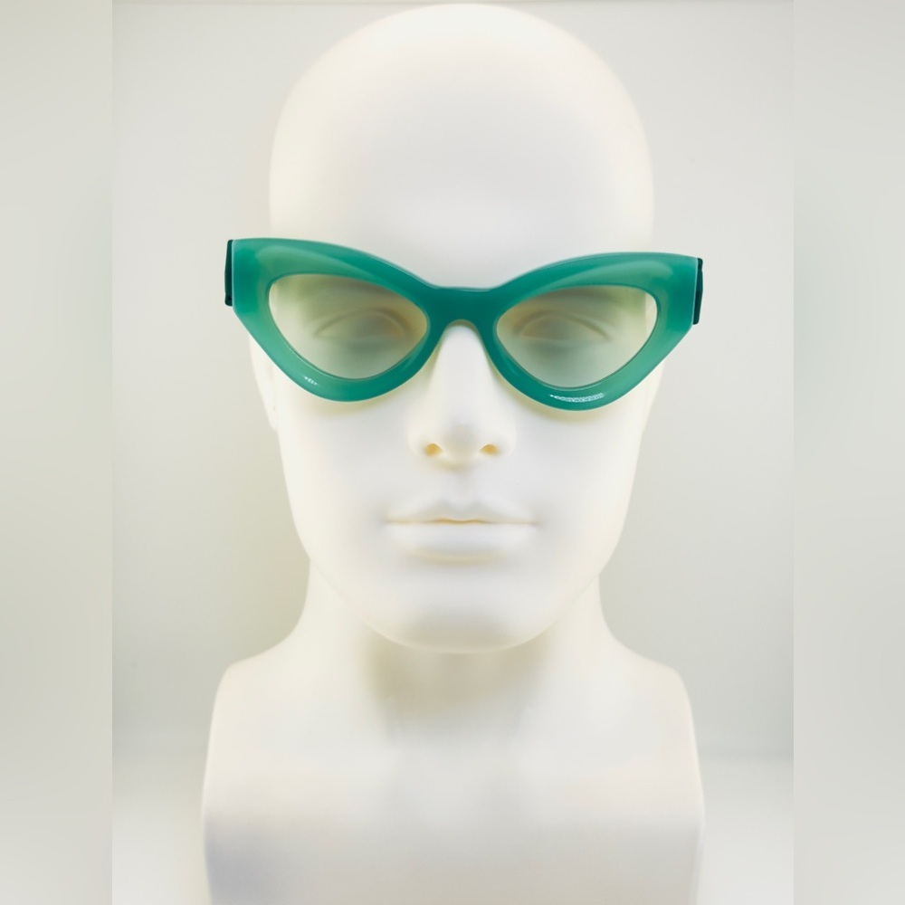FENDI FF Diamonds Cat-eye women’s sunglasses FE401461 Light Green Frame - Picture 2 of 16
